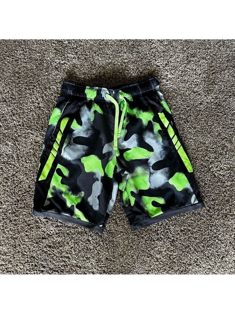 Russell boys athletic shorts XL 14-16 black green gray